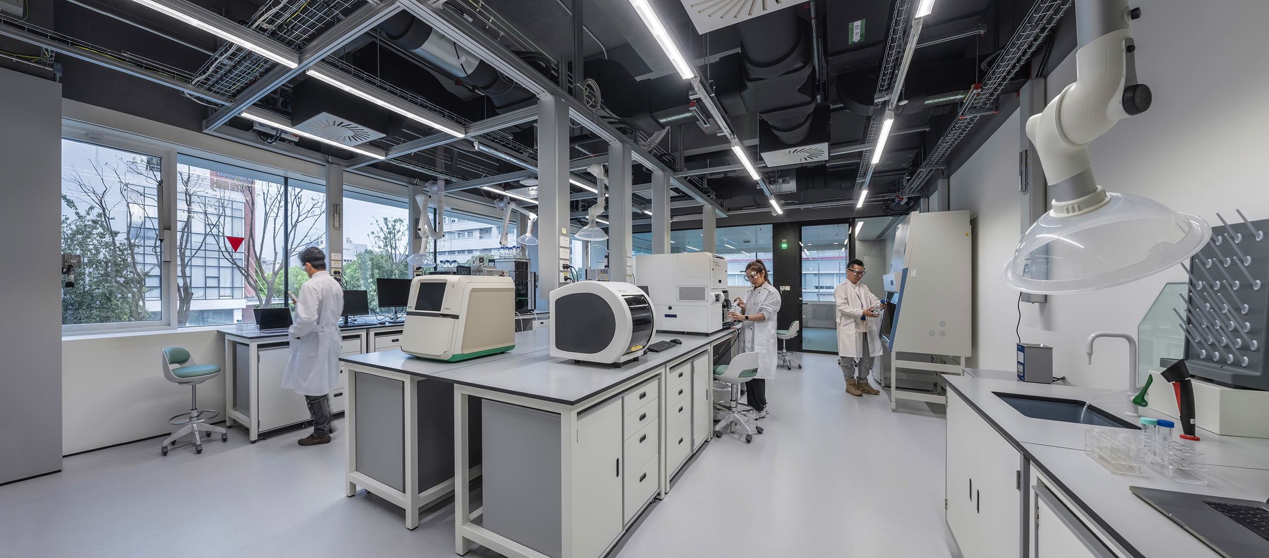 Interiors for Labs - Roche Spaces